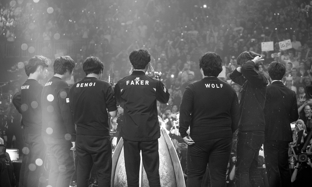 LOL：BLG战队有惊无险击败FLY，四强先打LPL内战，韩援靠不住啊